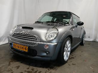 Vaurioauto  passenger cars Mini Mini Mini Cooper S (R53) Hatchback 1.6 16V (W11-B16A) [120kW]  (03-2002/09-=
2006) 2003/11