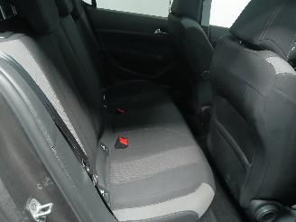 Peugeot 308 308 (L3/L8/LB/LH/LP) Hatchback 5-drs 1.2 12V e-THP PureTech 110 (EB2DT=
(HNZ)) [81kW]  (11-2013/06-2021) picture 10