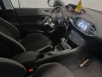 Peugeot 308 308 (L3/L8/LB/LH/LP) Hatchback 5-drs 1.2 12V e-THP PureTech 110 (EB2DT=
(HNZ)) [81kW]  (11-2013/06-2021) picture 9