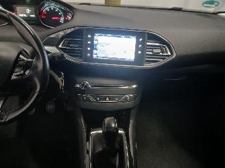 Peugeot 308 308 (L3/L8/LB/LH/LP) Hatchback 5-drs 1.2 12V e-THP PureTech 110 (EB2DT=
(HNZ)) [81kW]  (11-2013/06-2021) picture 18