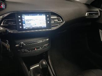 Peugeot 308 308 (L3/L8/LB/LH/LP) Hatchback 5-drs 1.2 12V e-THP PureTech 110 (EB2DT=
(HNZ)) [81kW]  (11-2013/06-2021) picture 17