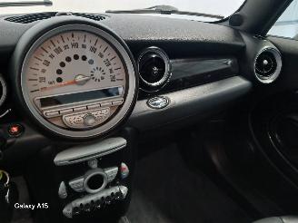 Mini Mini Mini (R56) Hatchback 1.6 16V Cooper (N12-B16A) [88kW]  (10-2006/02-201=
2) picture 15