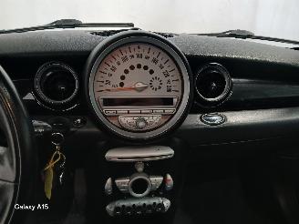 Mini Mini Mini (R56) Hatchback 1.6 16V Cooper (N12-B16A) [88kW]  (10-2006/02-201=
2) picture 16