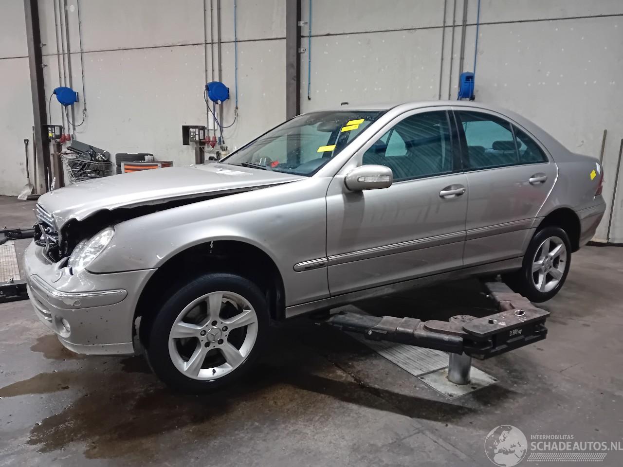 Mercedes C-klasse C (W203) Sedan 1.8 C-180K 16V (M271.946) [105kW]  (05-2002/02-2007)