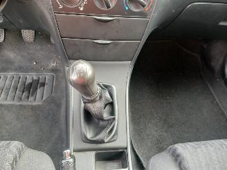 Toyota Corolla Corolla (E12) Hatchback 1.6 16V VVT-i (3ZZFE) [81kW]  (01-2002/12-2006=
) picture 17