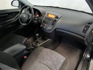 Kia Cee d Cee'd Sporty Wagon (EDF) Combi 1.4 16V (G4FA) [80kW]  (09-2007/12-2012=
) picture 8