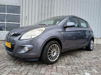 Hyundai I-20 i20 Hatchback 1.2i 16V (G4LA) [57kW]  (09-2008/12-2012) picture 3