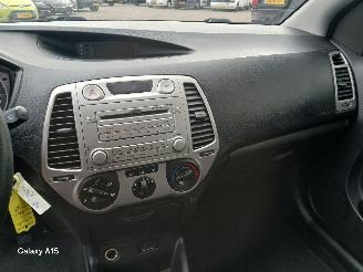 Hyundai I-20 i20 Hatchback 1.2i 16V (G4LA) [57kW]  (09-2008/12-2012) picture 15