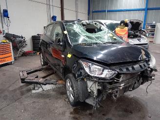 Hyundai I-20 i20 Hatchback 1.2i 16V (G4LA) [63kW]  (03-2012/12-2015) picture 2