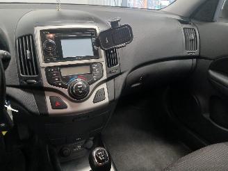 Hyundai I-30 i30 (FD) Hatchback 1.6 CVVT 16V (G4FC-G) [93kW]  (02-2008/11-2011) picture 16