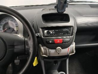 Citroën C1 C1 Hatchback 1.0 12V (1KR-FE(CFB)) [50kW]  (06-2005/09-2014) picture 16