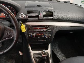 BMW 1-serie 1 serie (E81) Hatchback 3-drs 118i 16V (N43-B20A) [105kW]  (09-2006/12=
-2011) picture 17