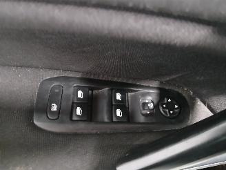 Peugeot 308 308 SW (L4/L9/LC/LJ/LR) Combi 5-drs 1.2 12V e-THP PureTech 130 (EB2ADT=
S(HNS)) [96kW]  (03-2014/06-2021) picture 12