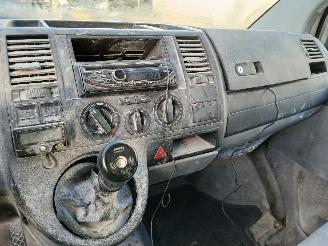 Volkswagen Transporter Transporter T5 Van 2.5 TDi (BNZ) [96kW]  (04-2003/11-2009) picture 13