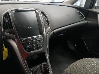 Opel Astra Astra J (PC6/PD6/PE6/PF6) Hatchback 5-drs 1.4 16V ecoFLEX (A14XER(Euro=
 5)) [74kW]  (12-2009/10-2015) picture 16