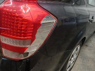 Kia Cee d Cee'd Sporty Wagon (EDF) Combi 1.4 16V (G4FA) [66kW]  (07-2009/12-2012=
) picture 21