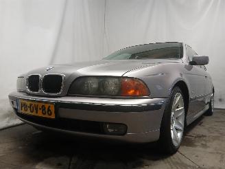 krockskadad bil auto BMW 5-serie 5 serie (E39) Sedan 523i 24V (M52-B25(256S3)) [125kW]  (09-1995/08-200=
0) 1996/5