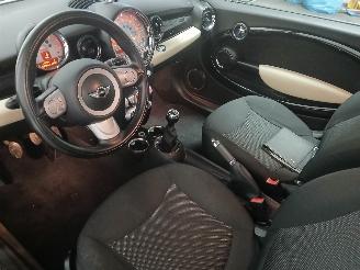 Mini Mini Mini (R56) Hatchback 1.6 16V Cooper (N12-B16A) [88kW]  (10-2006/02-201=
2) picture 12