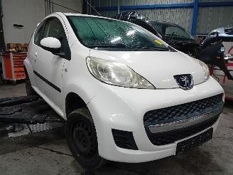 Peugeot 107 107 Hatchback 1.0 12V (384F(1KR)) [50kW]  (06-2005/05-2014) picture 2