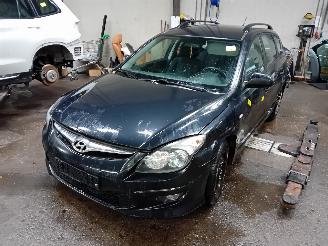 disassembly passenger cars Hyundai I-30 i30 Crosswagon (WWH) Combi 1.4 CVVT 16V (G4FA) [77kW]  (10-2007/07-201=
2) 2010/6