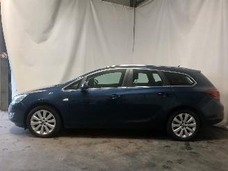 Opel Astra Astra J Sports Tourer (PD8/PE8/PF8) Combi 1.4 Turbo 16V (A14NET(Euro 5=
)) [103kW]  (10-2010/10-2015) picture 4