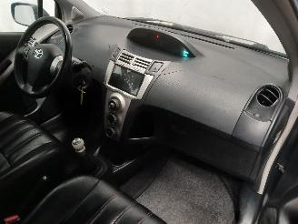 Toyota Yaris Yaris II (P9) Hatchback 1.3 16V VVT-i (2SZFE) [64kW]  (08-2005/11-2010=
) picture 8