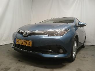 uszkodzony samochody osobowe Toyota Auris Auris (E18) Hatchback 5-drs 1.8 16V Hybrid (2ZRFXE) [100kW]  (10-2012/=
03-2019) 2015/11