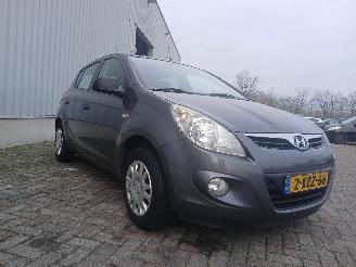 Hyundai I-20 i20 Hatchback 1.2i 16V (G4LA) [57kW]  (09-2008/12-2012) picture 6