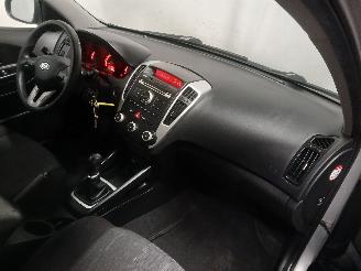 Kia Cee d Cee'd (EDB5) Hatchback 5-drs 1.4 CVVT 16V (G4FAI) [80kW]  (09-2009/12-=
2012) picture 8