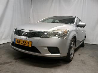 krockskadad bil auto Kia Cee d Cee'd (EDB5) Hatchback 5-drs 1.4 CVVT 16V (G4FAI) [80kW]  (09-2009/12-=
2012) 2009/10