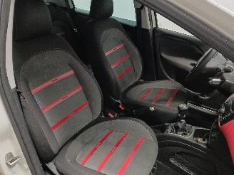 Fiat Punto Grande Punto (199) Hatchback 1.3 JTD Multijet 16V VGT (199.B.4000(Euro=
 5)) [62kW]  (04-2010/...) picture 9