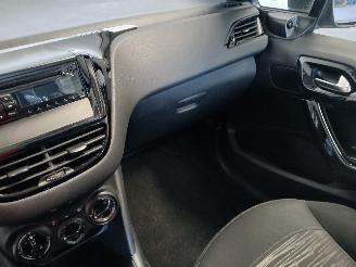 Peugeot 208 208 I (CA/CC/CK/CL) Hatchback 1.0 Vti 12V PureTech (EB0(ZMZ)) [50kW]  =
(03-2012/12-2019) picture 17