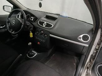 Renault Clio Clio III (BR/CR) Hatchback 1.4 16V (K4J-780) [72kW]  (06-2005/12-2012)= picture 8