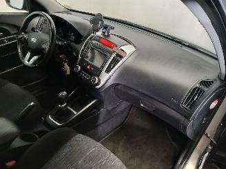 Kia Cee d Cee'd Sporty Wagon (EDF) Combi 1.4 16V (G4FA) [66kW]  (07-2009/12-2012=
) picture 8