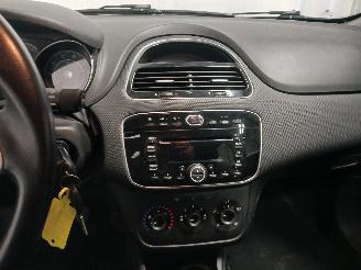 Fiat Punto Punto III (199) Hatchback 0.9 TwinAir (312.A.2000) [63kW]  (03-2012/..=
=2E) picture 18