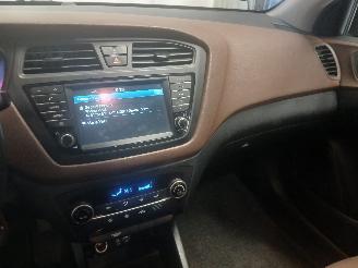 Hyundai I-20 i20 (GBB) Hatchback 1.0 T-GDI 100 12V (G3LC) [74kW]  (01-2016/08-2020)= picture 16