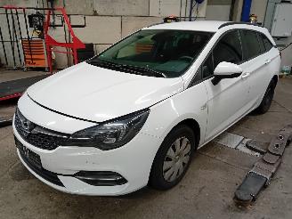 Coche siniestrado Opel Astra Astra K Sports Tourer Combi 1.5 CDTi 122 12V (F15DVH) [90kW]  (06-2018=
/...) 2020/1