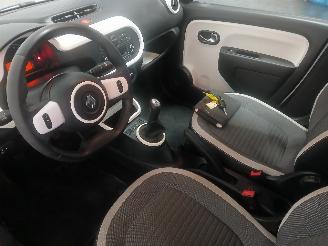 Renault Twingo Twingo III (AH) Hatchback 5-drs 1.0 SCe 70 12V (H4D-400(H4D-A4)) [52kW=
]  (09-2014/...) picture 12