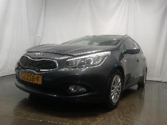 krockskadad bil auto Kia Cee d Cee'd Sportswagon (JDC5) Combi 1.4i CVVT 16V (G4FA) [73kW]  (09-2012/1=
2-2018) 2013/5