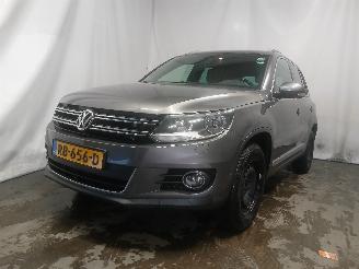 krockskadad bil auto Volkswagen Tiguan Tiguan (5N1/2) SUV 2.0 TDI 16V (CFFB(Euro 5)) [103kW]  (03-2008/07-201=
8) 2013/7