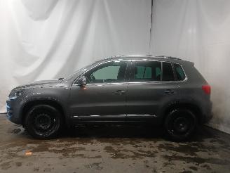 Volkswagen Tiguan Tiguan (5N1/2) SUV 2.0 TDI 16V (CFFB(Euro 5)) [103kW]  (03-2008/07-201=
8) picture 4