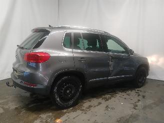 Volkswagen Tiguan Tiguan (5N1/2) SUV 2.0 TDI 16V (CFFB(Euro 5)) [103kW]  (03-2008/07-201=
8) picture 6