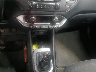 Kia Rio Rio III (UB) Hatchback 1.2 CVVT 16V (G4LA5) [63kW]  (09-2011/12-2017) picture 17