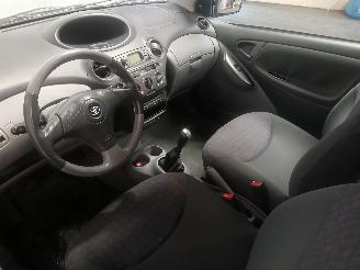 Toyota Yaris Yaris (P1) Hatchback 1.3 16V VVT-i (2SZFE) [64kW]  (04-2002/09-2005) picture 12
