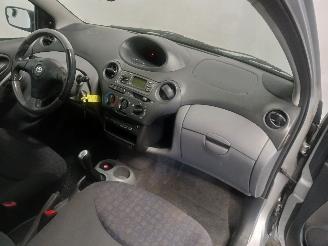 Toyota Yaris Yaris (P1) Hatchback 1.3 16V VVT-i (2SZFE) [64kW]  (04-2002/09-2005) picture 8
