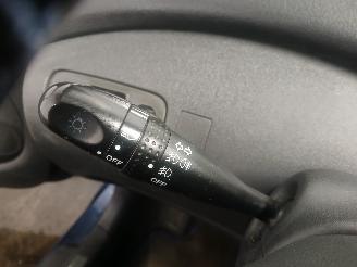 Toyota Yaris Yaris (P1) Hatchback 1.3 16V VVT-i (2SZFE) [64kW]  (04-2002/09-2005) picture 13