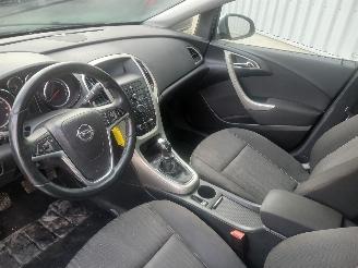 Opel Astra Astra J (PC6/PD6/PE6/PF6) Hatchback 5-drs 1.4 Turbo 16V (A14NET(Euro 5=
)) [103kW]  (12-2009/10-2015) picture 12