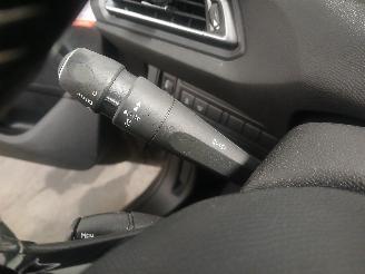 Peugeot 308 308 SW (L4/L9/LC/LJ/LR) Combi 5-drs 1.2 12V e-THP PureTech 130 (EB2DTS=
(HNY)) [96kW]  (03-2014/06-2021) picture 14