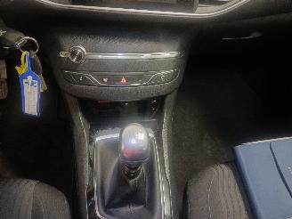 Peugeot 308 308 SW (L4/L9/LC/LJ/LR) Combi 5-drs 1.2 12V e-THP PureTech 130 (EB2DTS=
(HNY)) [96kW]  (03-2014/06-2021) picture 17