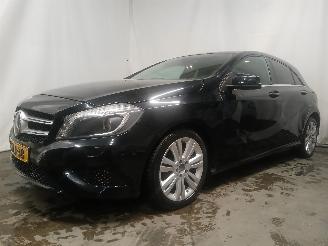 Mercedes A-klasse A (W176) Hatchback 1.6 A-180 16V (M270.910) [90kW]  (09-2012/05-2018) picture 3